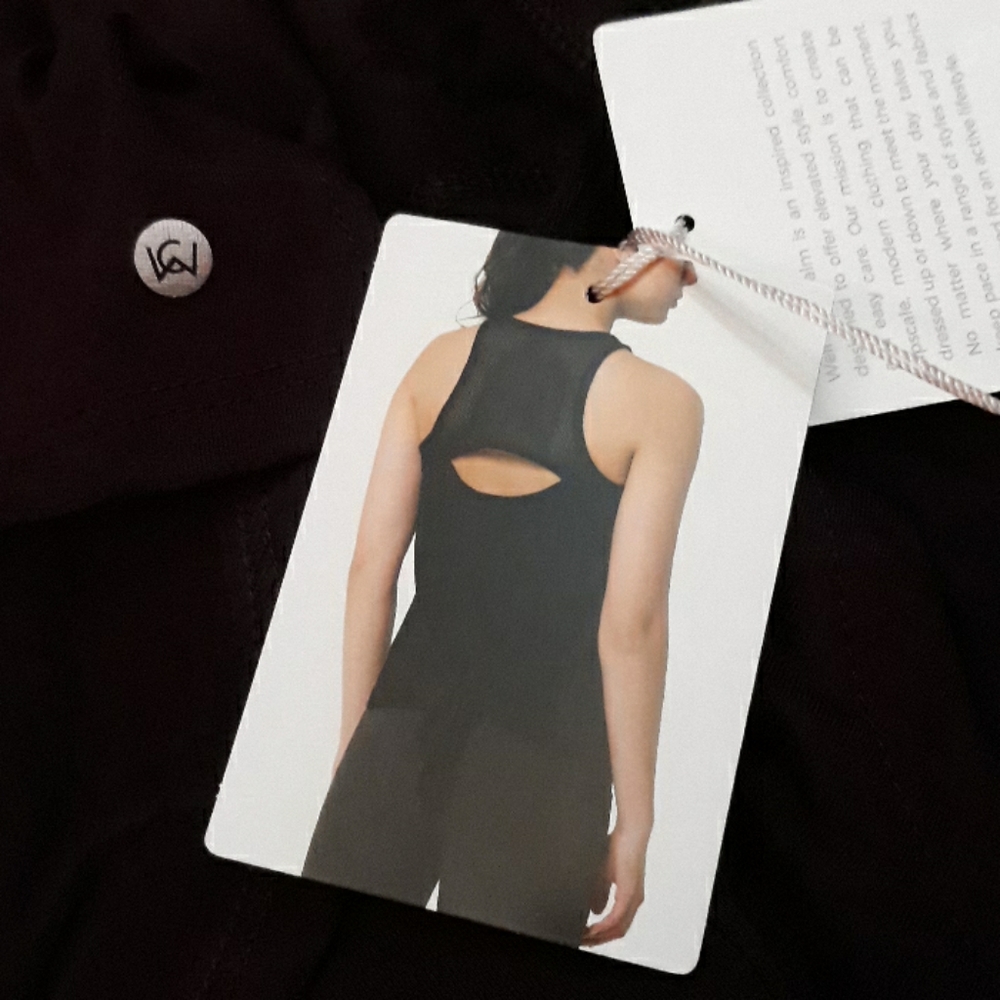 YOGA Well Calm Keyhole tie-back mesh tank Work Out Top Shirt NEW Large Port - Picture 8 of 9